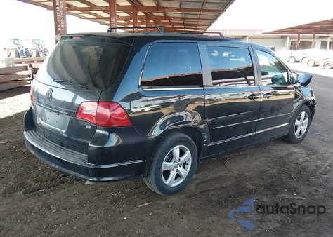 2011 Volkswagen Routan Se z USA, uszkodzony, nr VIN 2V4RW3DG5BR670415